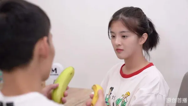 Dạy cho nhỏ em gái về làm tình video